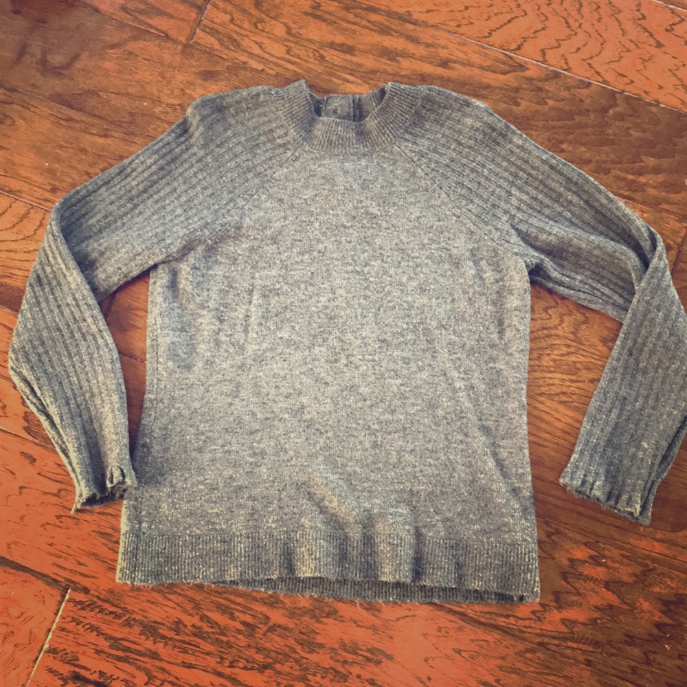Size M Abercrombie and Fitch gray sweater